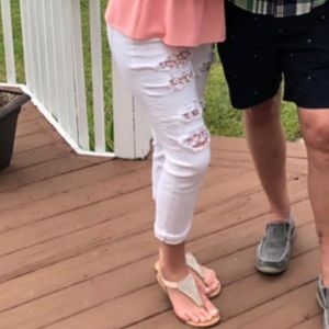 White cropped jeans
